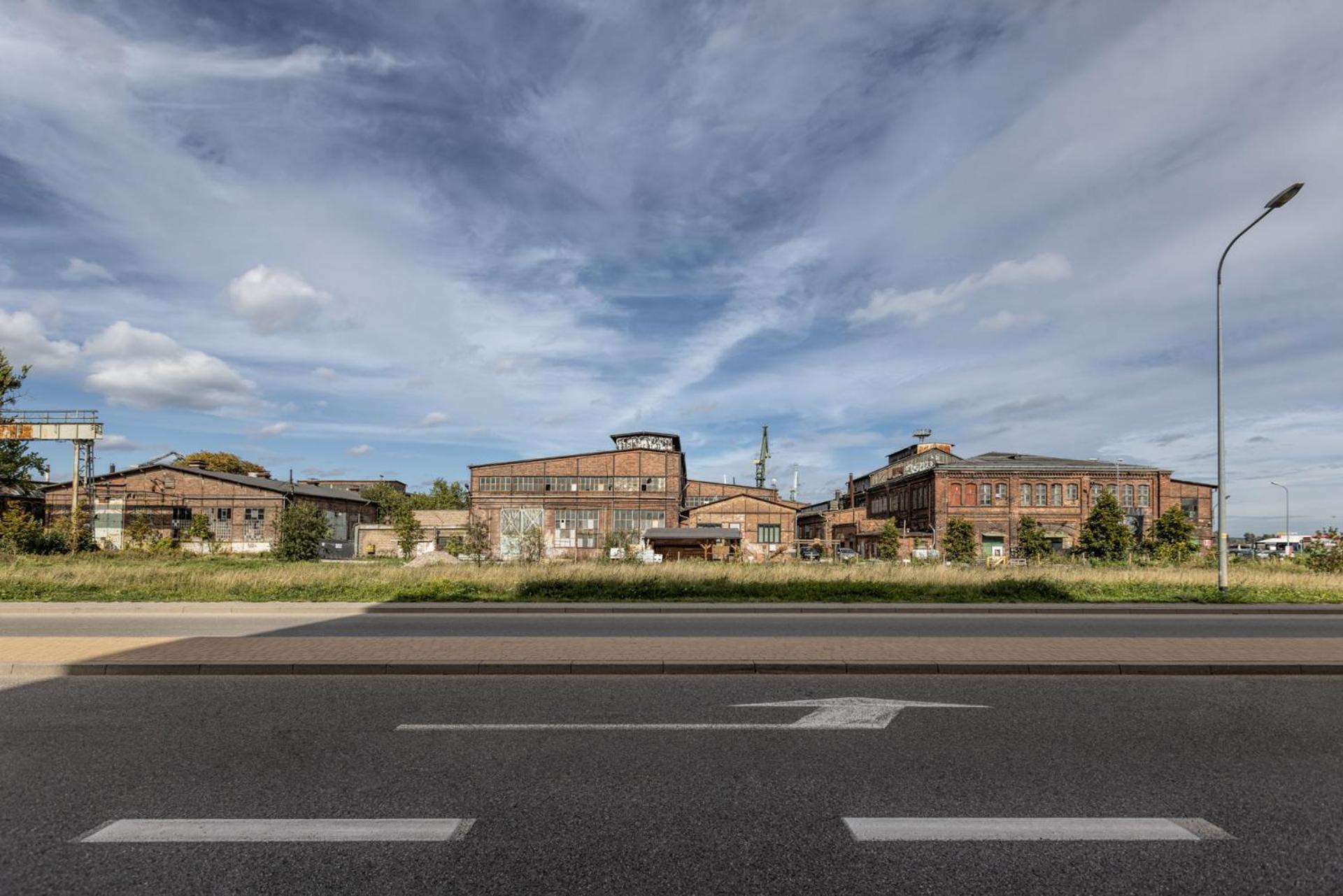 Apartment Solidarnosc Three Bedrooms & Garden *